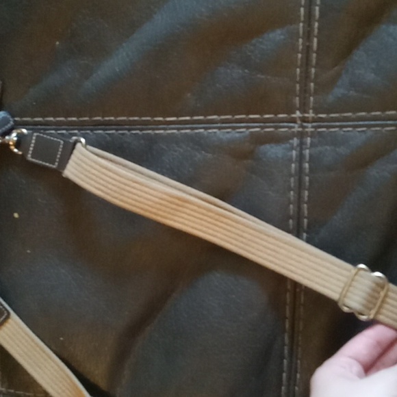 COACH Signature Crossbody EUC - Picture 4 of 16